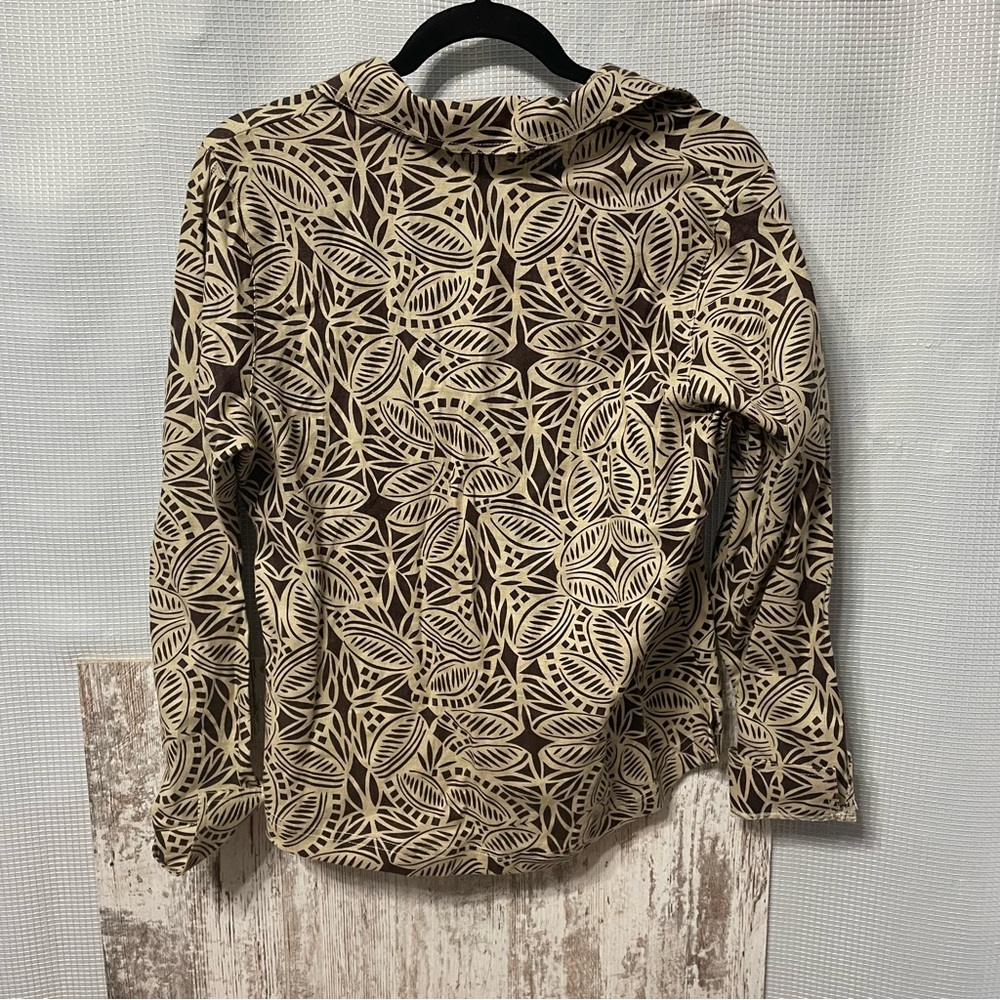 Onque Casuals Line Printed Button Down Size Small - image 4